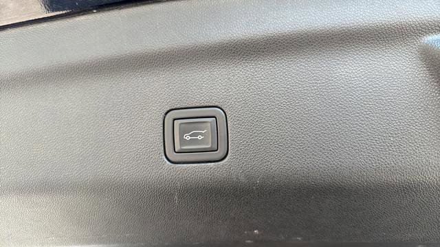 Used 2024 Chevrolet Suburban LT image 10