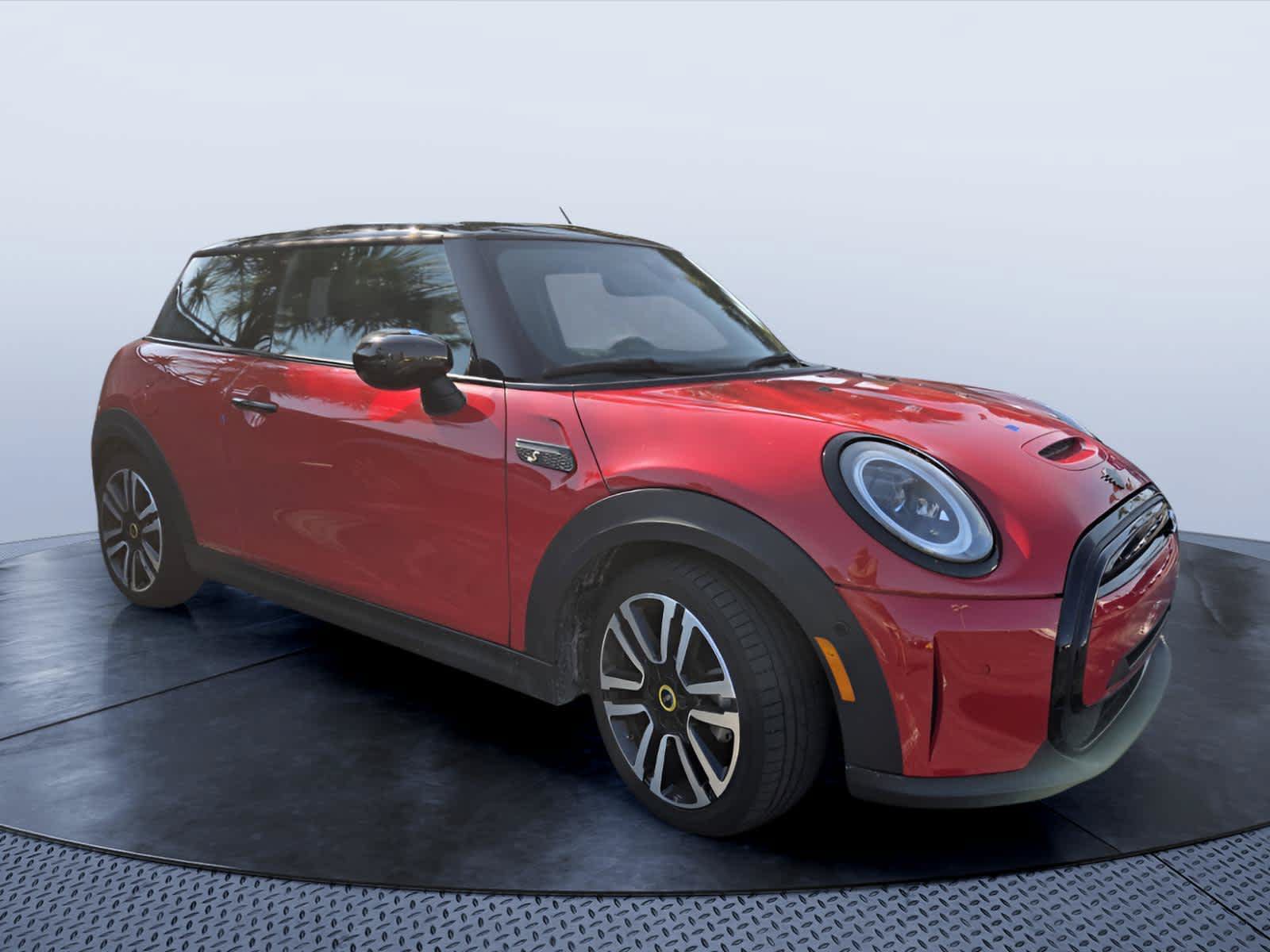 Used 2024 MINI Cooper SE FWD image 1