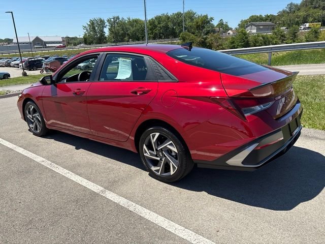 Certified 2025 Hyundai Elantra Sport FWD image 3
