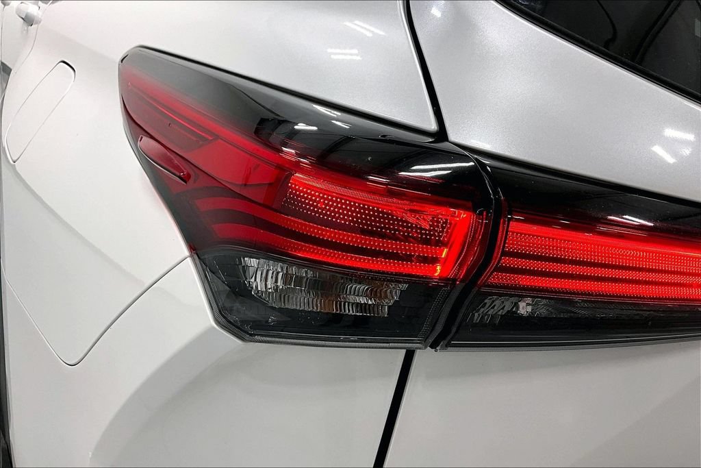 Used 2023 Toyota Highlander L AWD/4WD image 37