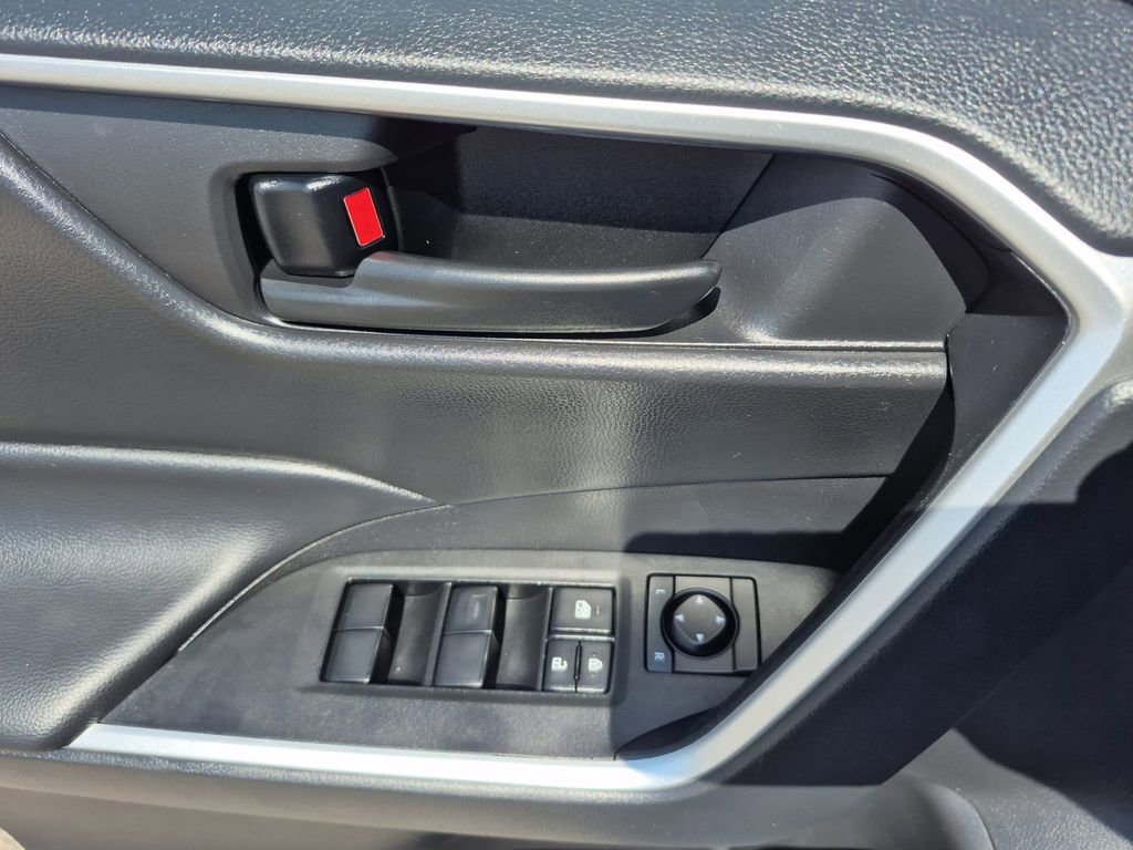 Used 2024 Toyota RAV4 LE image 8