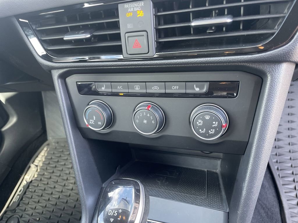 Certified 2022 Volkswagen Taos SE image 26