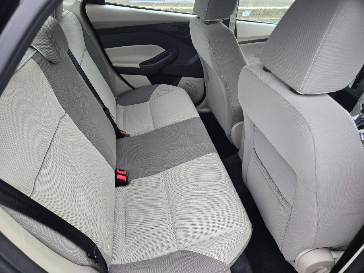 Used 2012 Ford Focus SE FWD image 21