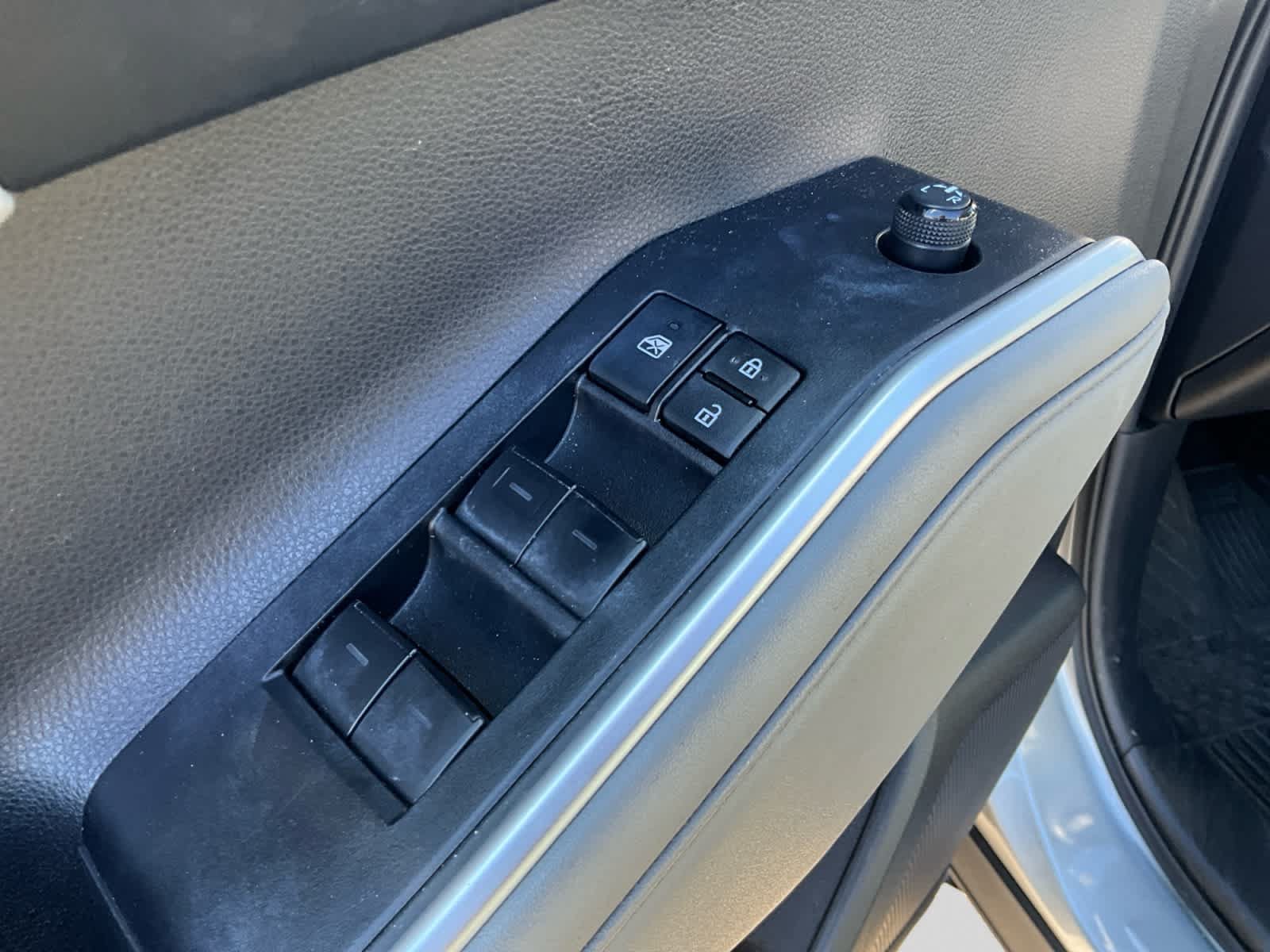 Used 2024 Toyota Highlander XLE AWD/4WD image 19