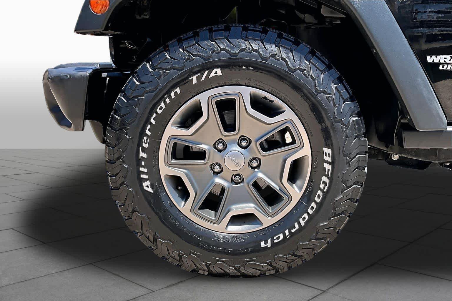 Used 2014 Jeep Wrangler Unlimited Rubicon w/ Connectivity Group AWD/4WD image 10