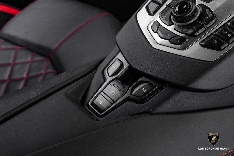 Used 2018 Lamborghini Aventador S image 62