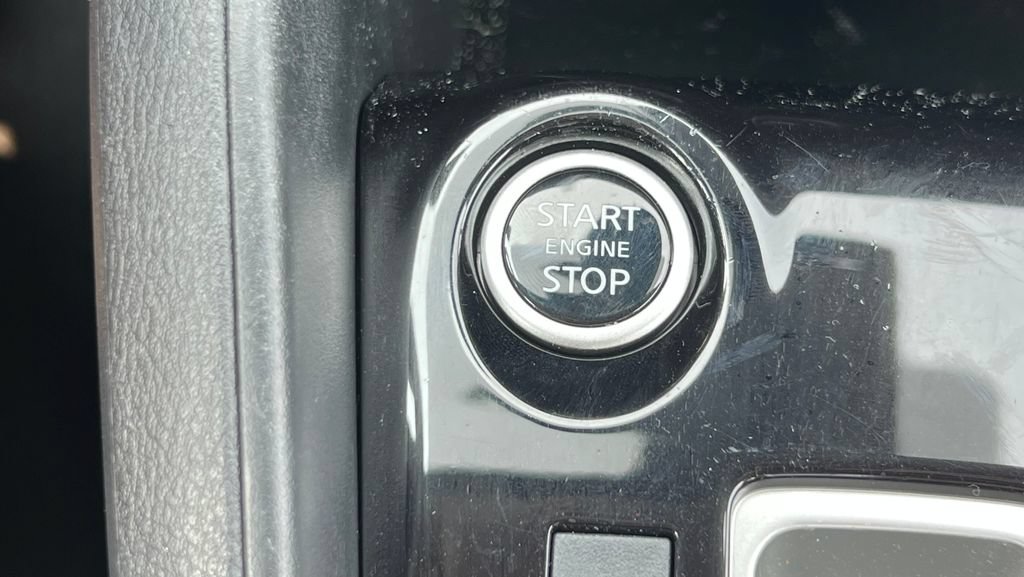 Used 2021 Nissan Versa SR w/ Electronics Package FWD image 29