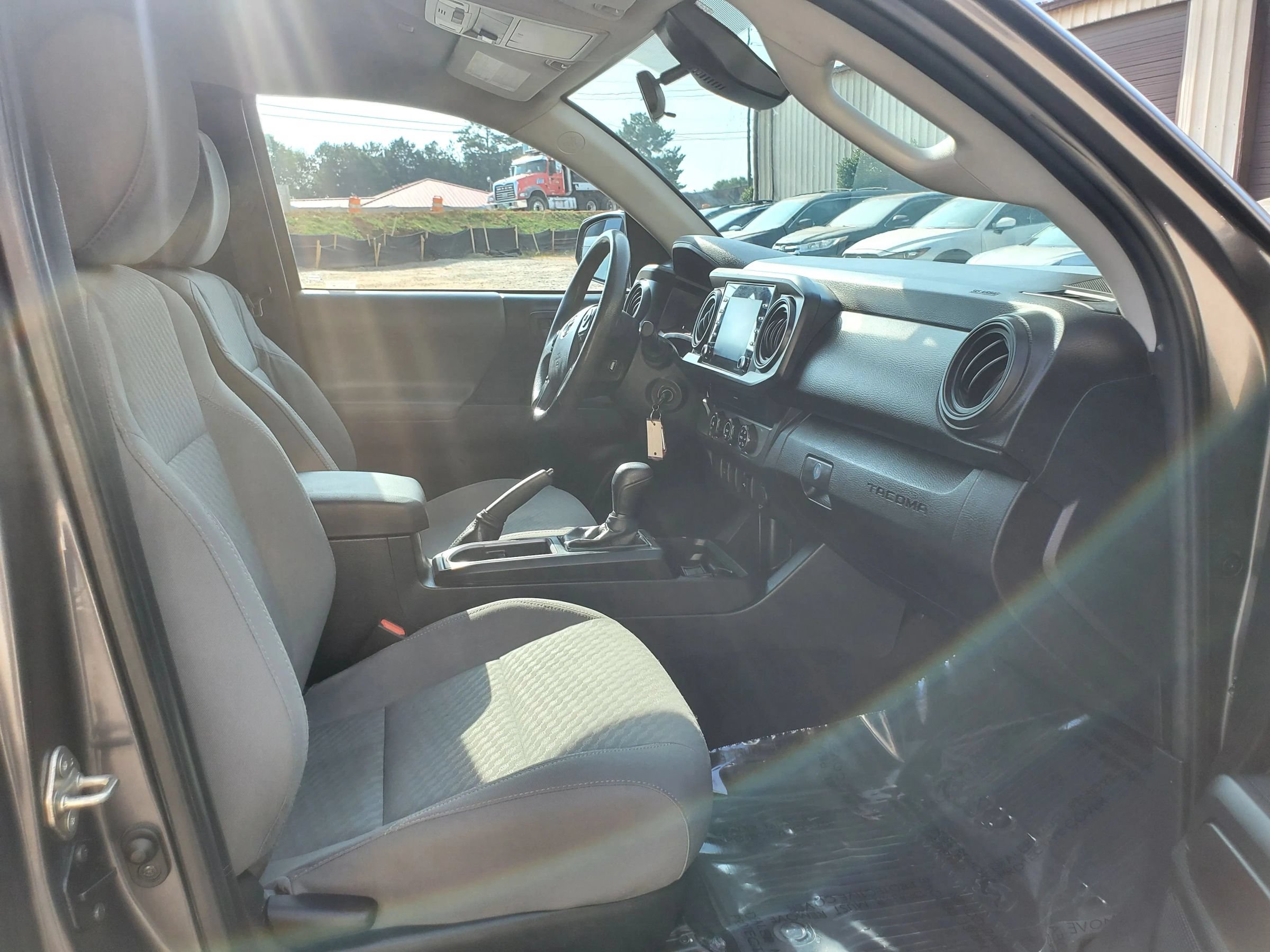 Used 2020 Toyota Tacoma SR w/ SR Convenience Package RWD image 4