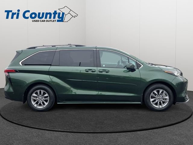 Used 2022 Toyota Sienna LE AWD/4WD image 9