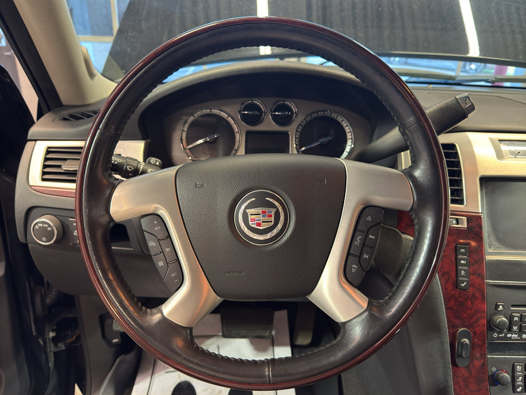 Used 2013 Cadillac Escalade ESV Luxury image 16