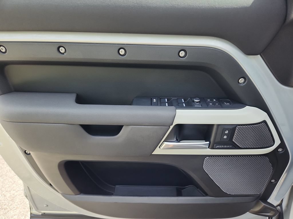 Used 2021 Land Rover Defender 110 X-Dynamic SE AWD/4WD image 23
