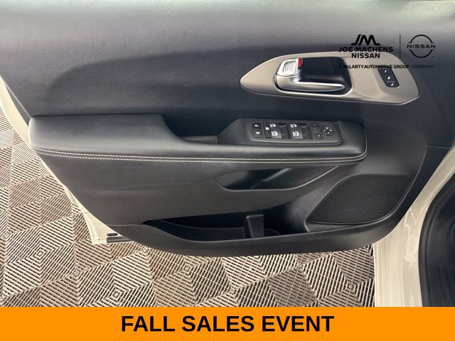 Used 2021 Chrysler Pacifica Limited w/ Uconnect Theater Family Group AWD/4WD image 34
