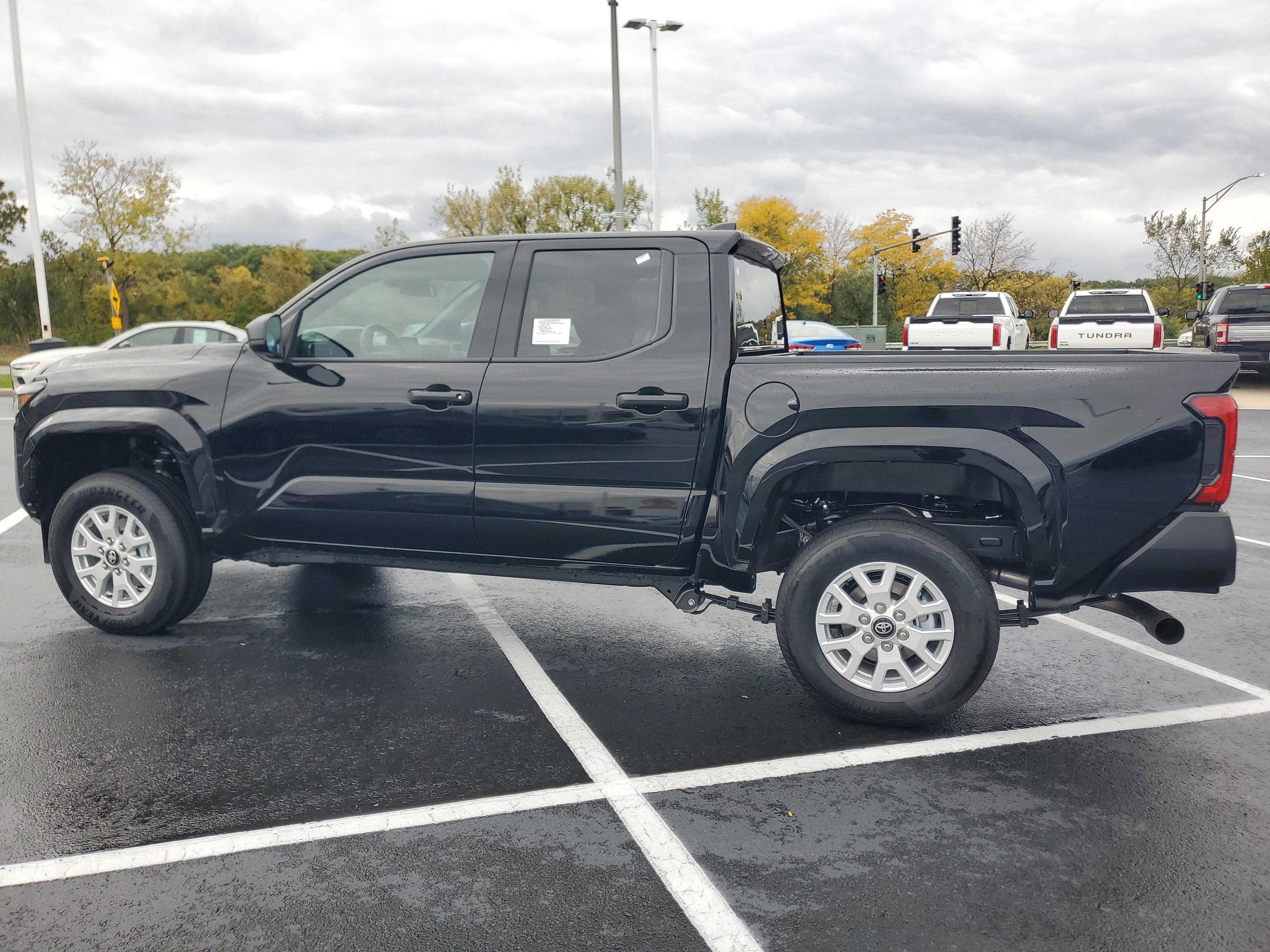 Used 2025 Toyota Tacoma SR image 4