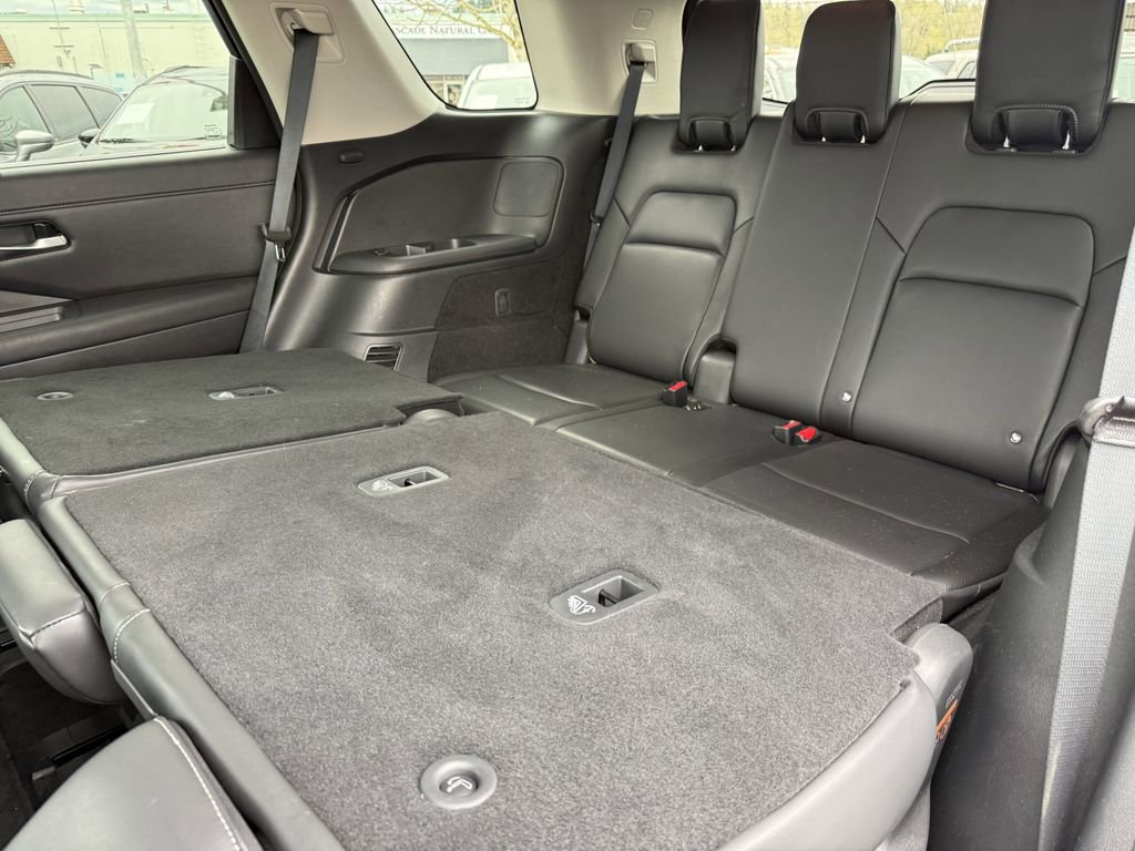 Used 2025 Nissan Pathfinder SL image 27