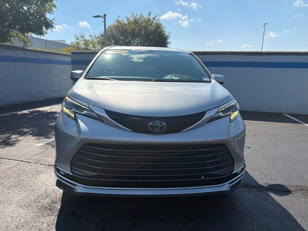 Used 2024 Toyota Sienna Platinum FWD image 8