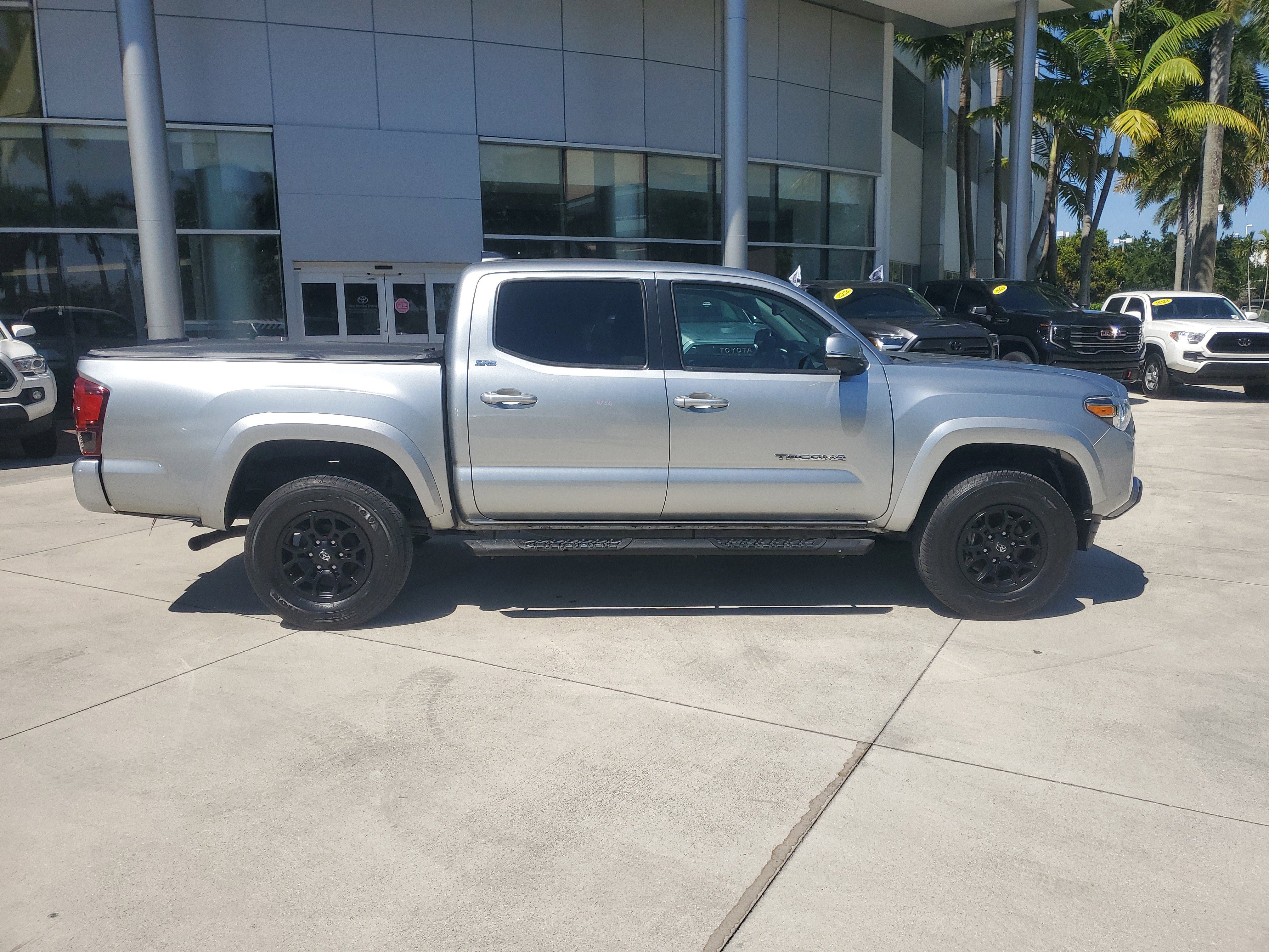 Used 2022 Toyota Tacoma SR5 w/ Technology Package RWD image 2