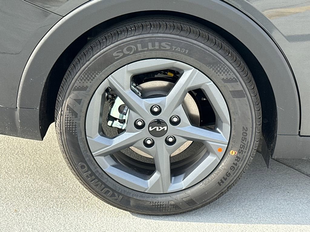 New 2025 Kia K4 LXS image 7