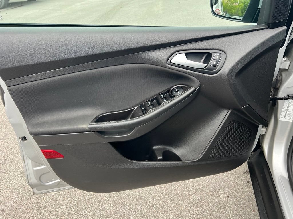 Used 2018 Ford Focus SE FWD image 16