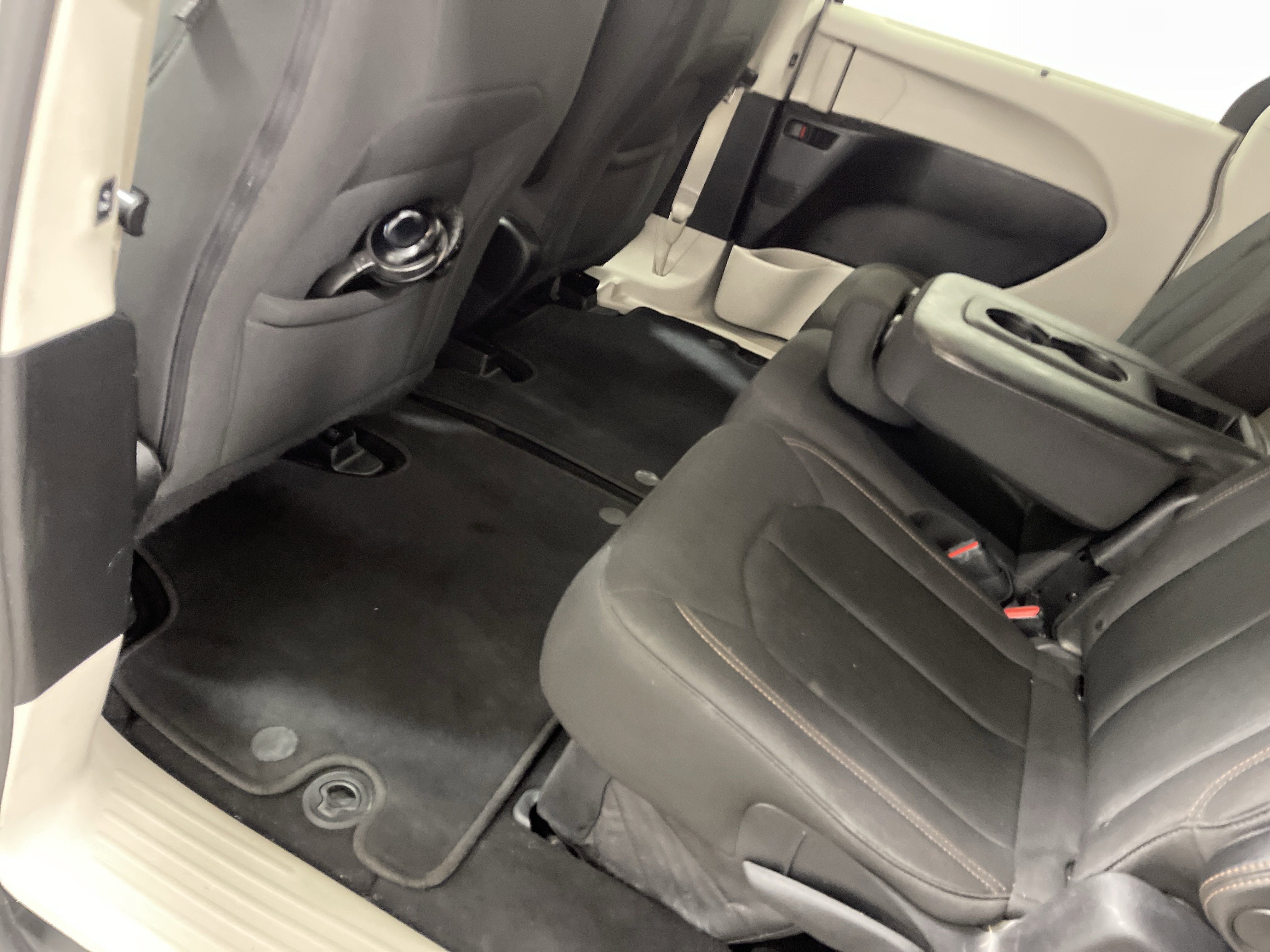 Used 2019 Chrysler Pacifica Touring Plus w/ Tire & Wheel Group image 15