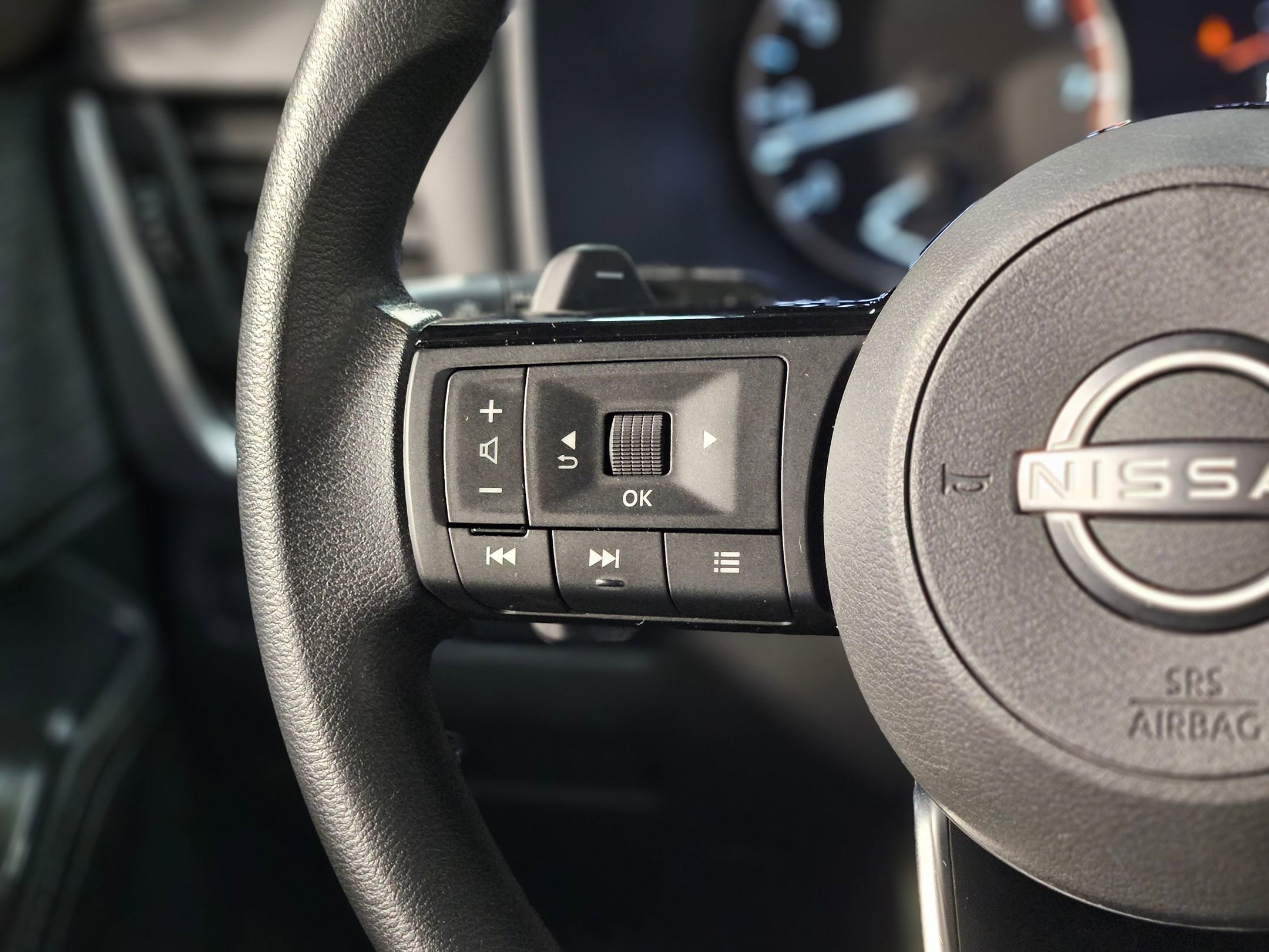 Used 2023 Nissan Rogue SV image 27