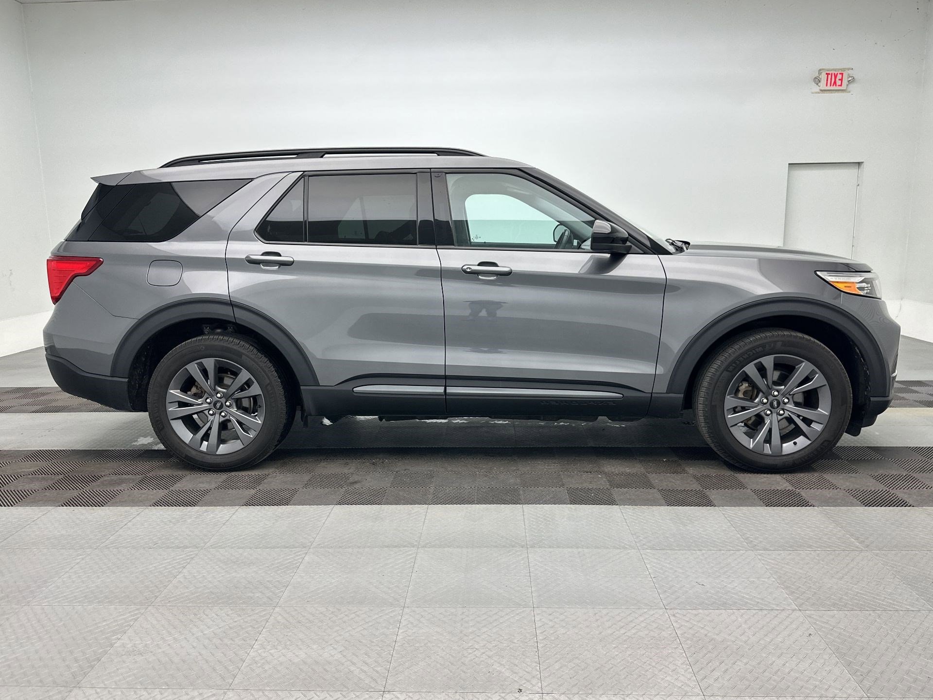 Used 2023 Ford Explorer XLT w/ Equipment Group 202A image 8