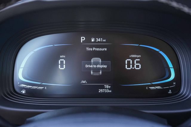 Used 2025 Hyundai Venue SEL FWD image 27