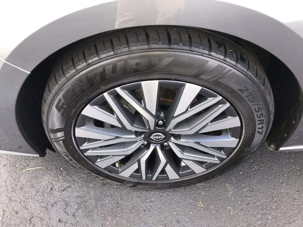 Used 2024 Nissan Altima 2.5 SV image 10