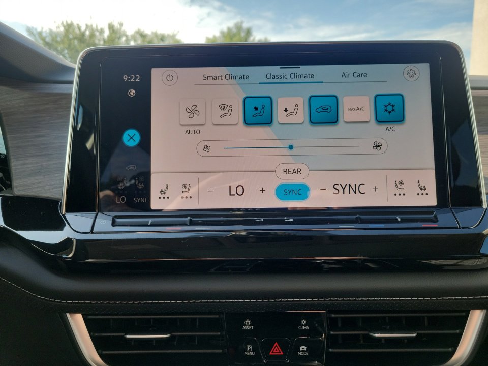 New 2025 Volkswagen Atlas SEL Premium R-Line image 18