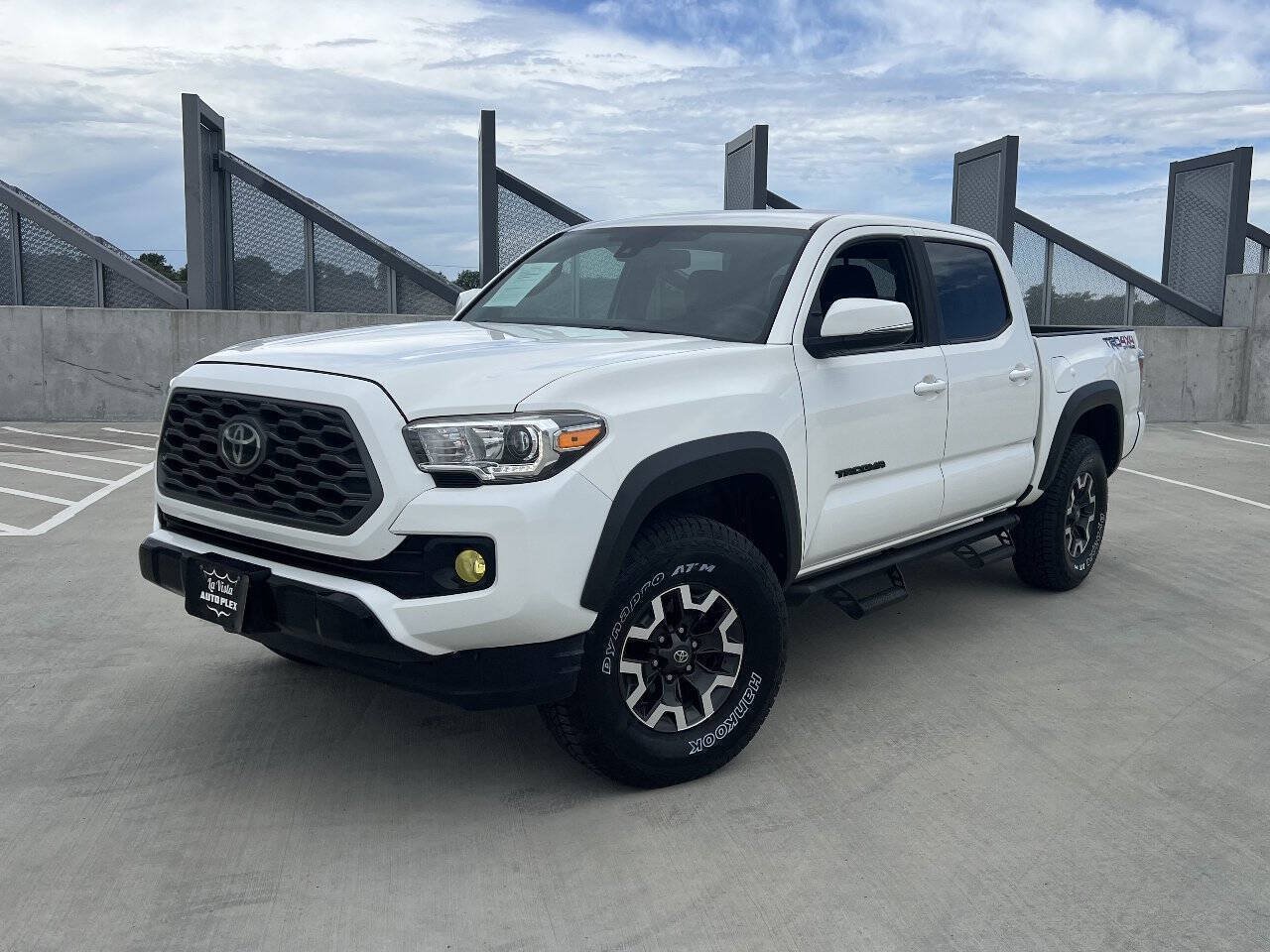 Used 2021 Toyota Tacoma TRD Off-Road w/ Technology Package AWD/4WD image 2
