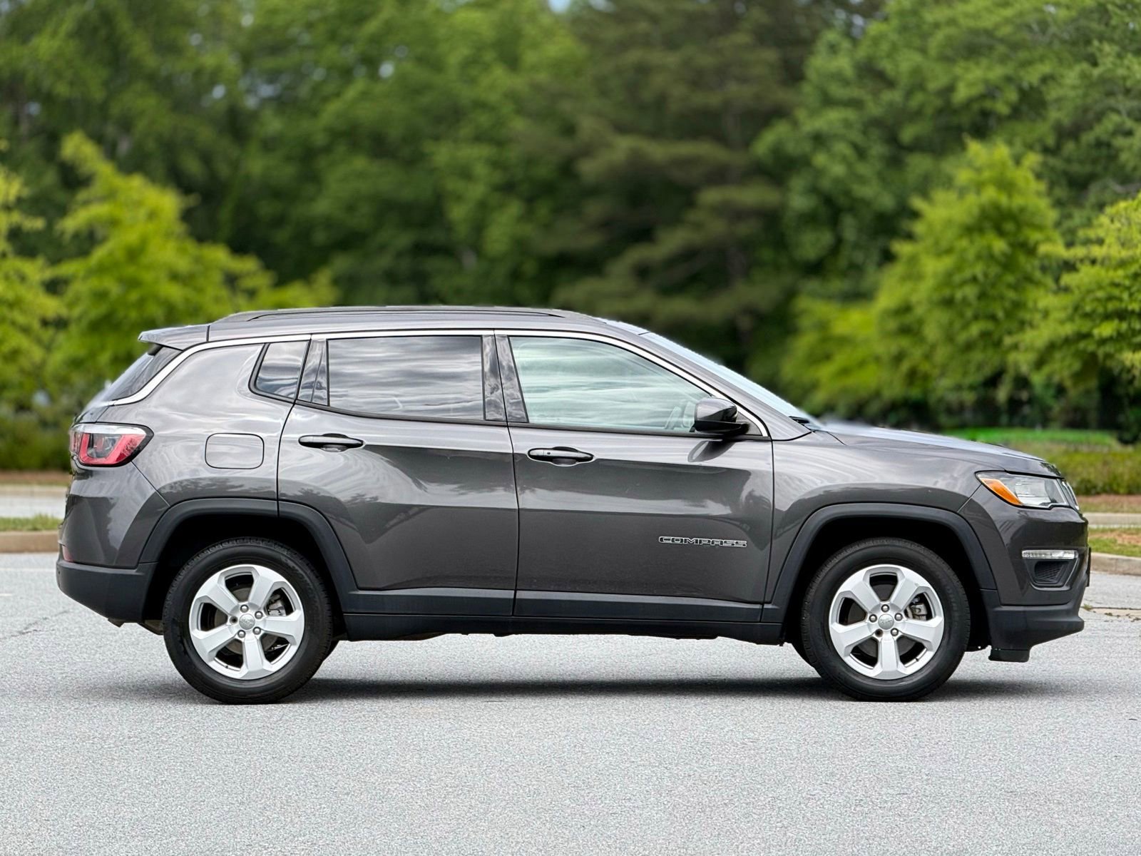 Used 2018 Jeep Compass Latitude FWD image 11