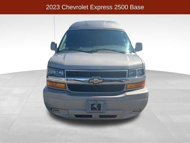 Used 2023 Chevrolet Express 2500 RWD image 2