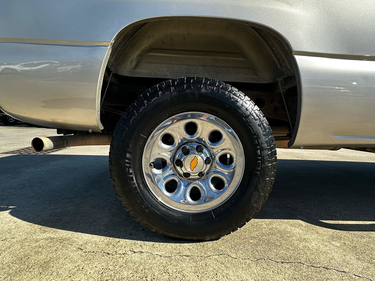 Used 2004 GMC Sierra 1500 SLE w/ Safe And Sound Package RWD image 10