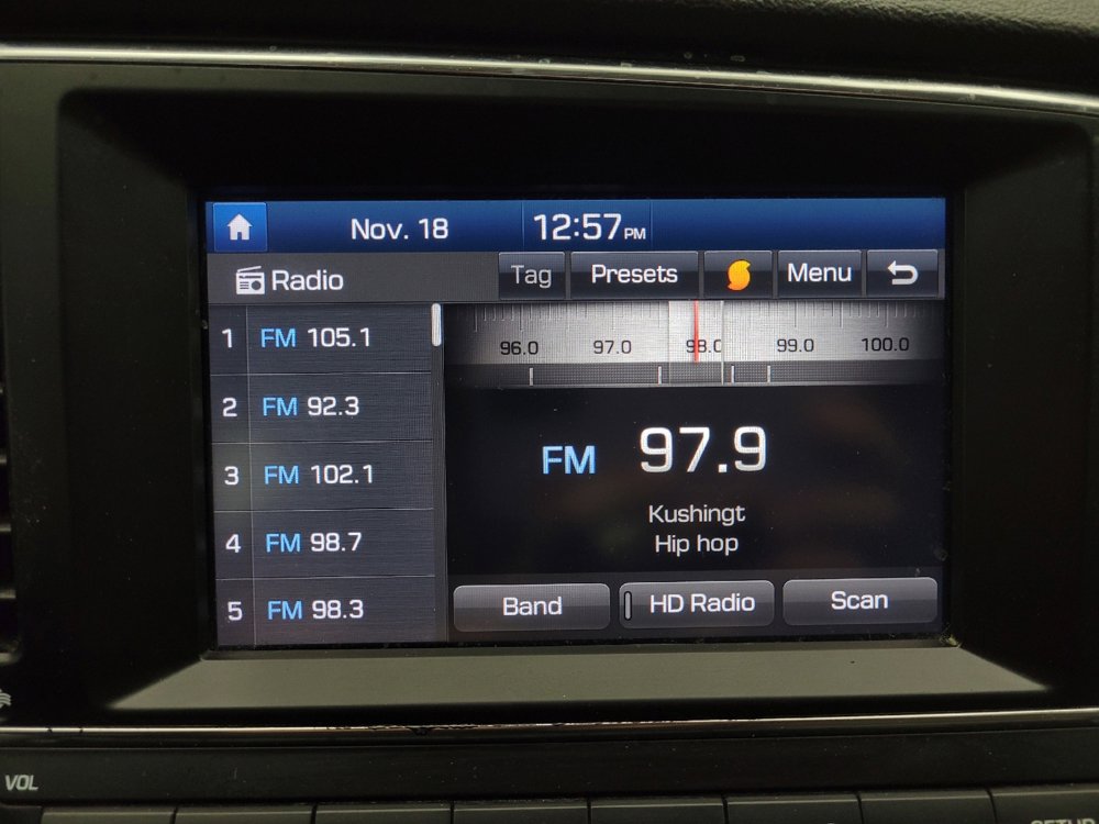 Used 2017 Hyundai Elantra SE image 25