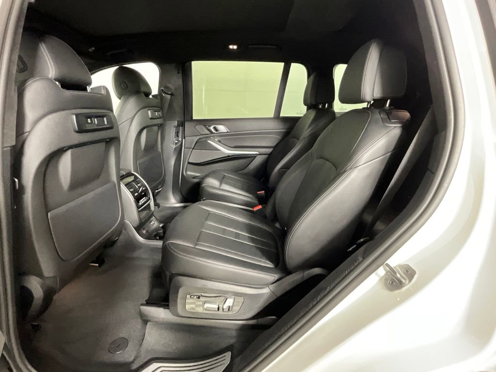 Used 2021 BMW X7 xDrive40i w/ M Sport Package AWD/4WD image 26