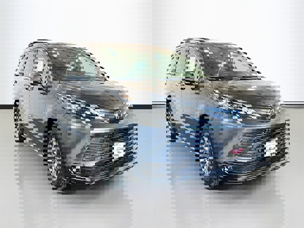 New 2025 Toyota Sienna XLE image 3