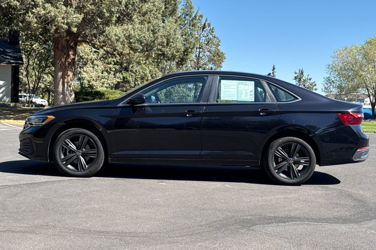 Used 2024 Volkswagen Jetta SE FWD image 7