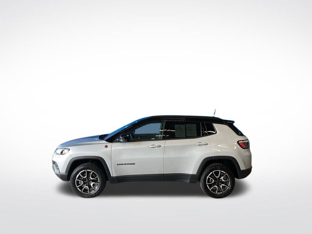 Used 2025 Jeep Compass Trailhawk AWD/4WD image 16