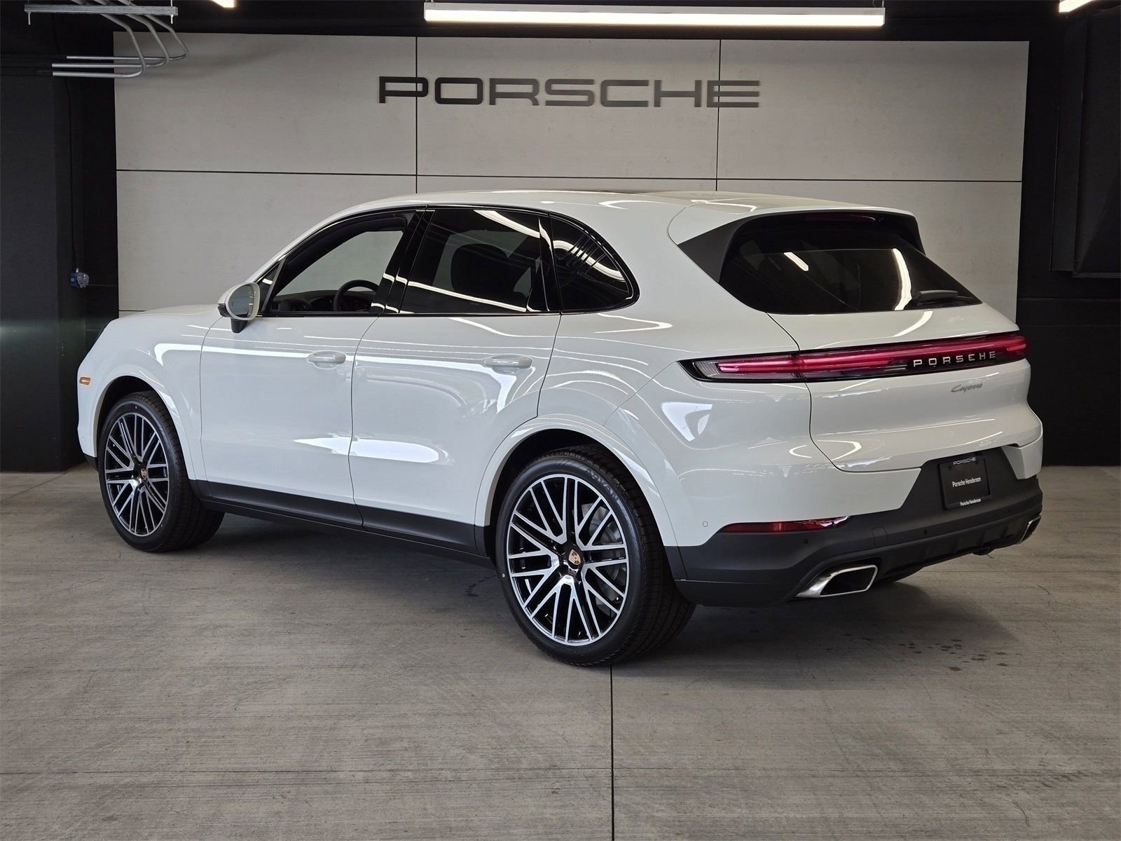 Used 2025 Porsche Cayenne Base image 3