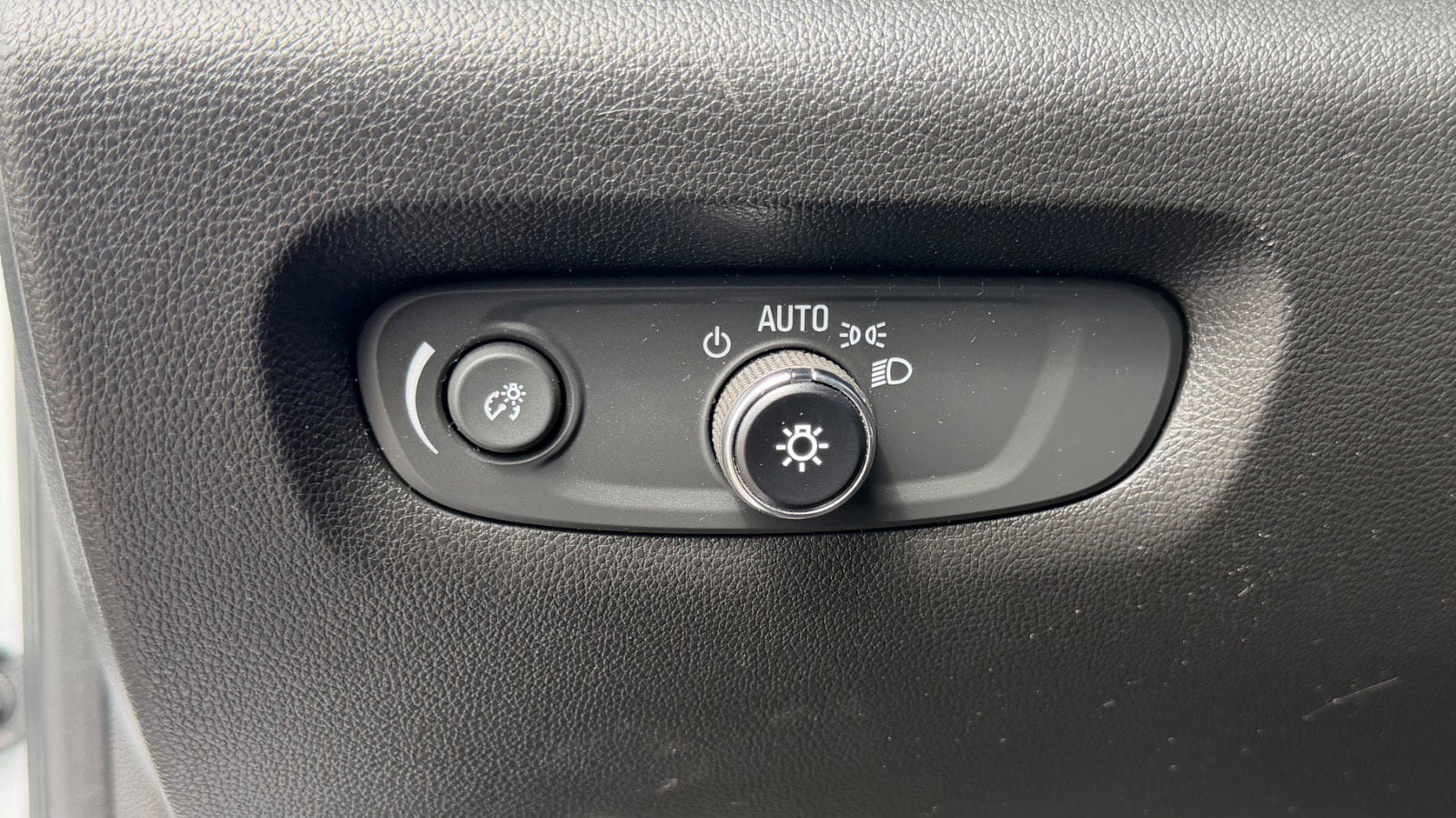 Used 2023 Chevrolet Traverse LT FWD image 33