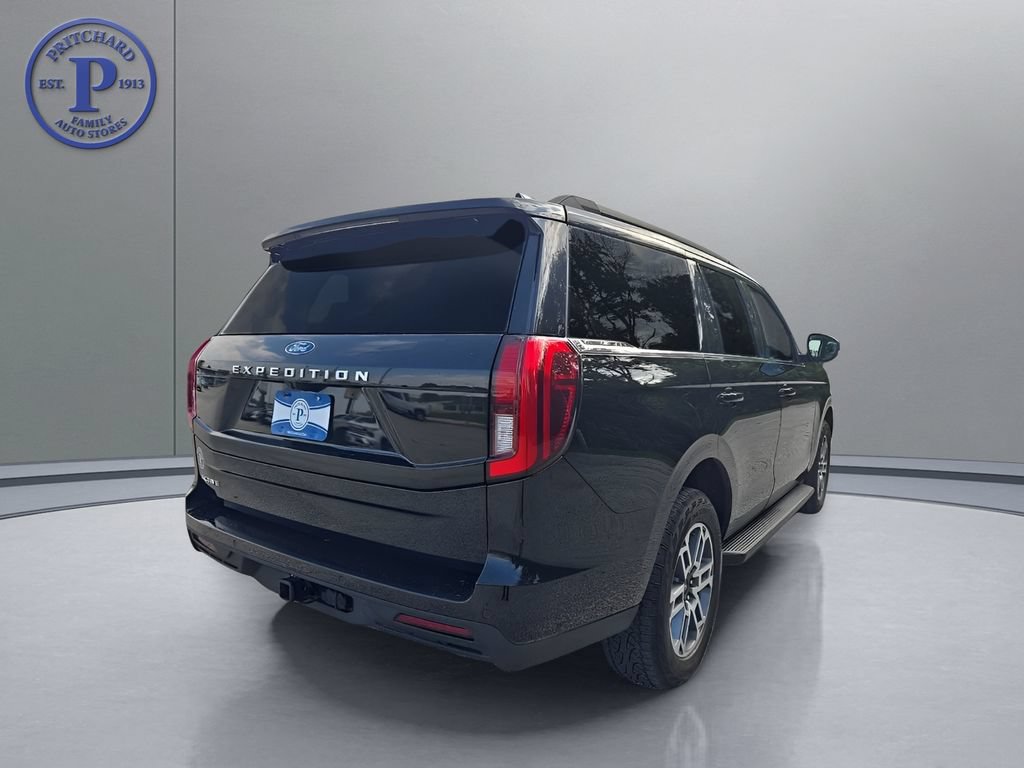 Used 2025 Ford Expedition Active AWD/4WD image 7
