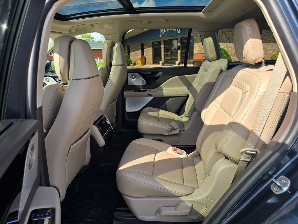 Used 2022 Lincoln Aviator Reserve w/ Equipment Group 201A image 11