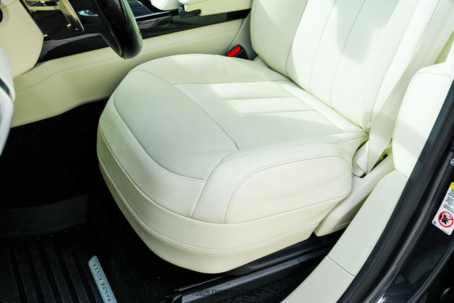 Used 2025 Land Rover Range Rover Long Wheelbase SE image 33