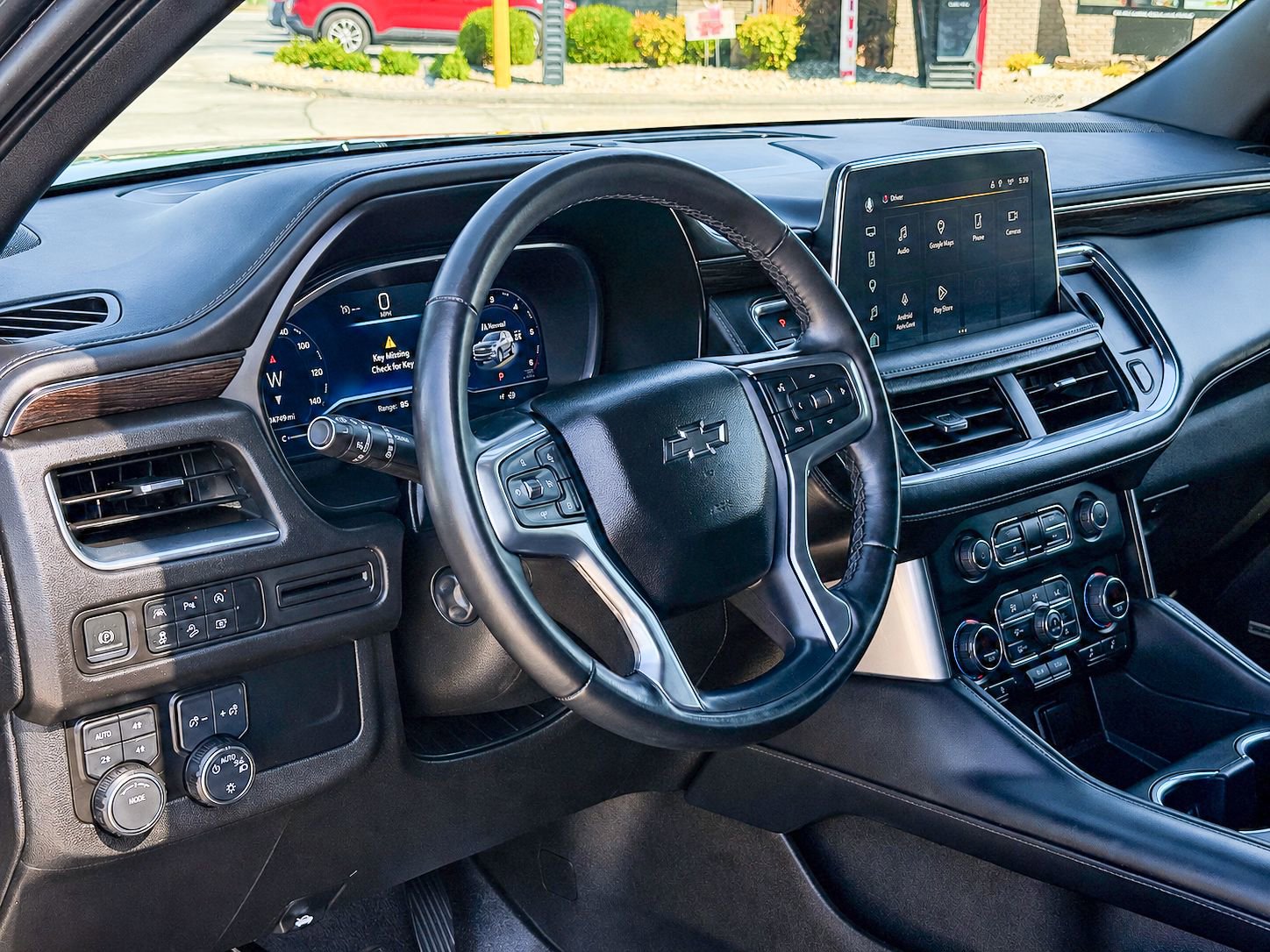 Used 2024 Chevrolet Suburban Z71 w/ Luxury Package AWD/4WD image 3