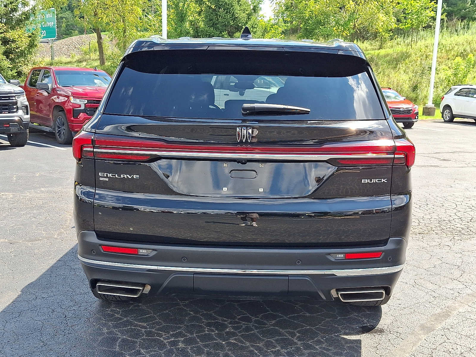 Used 2025 Buick Enclave Preferred AWD/4WD image 5