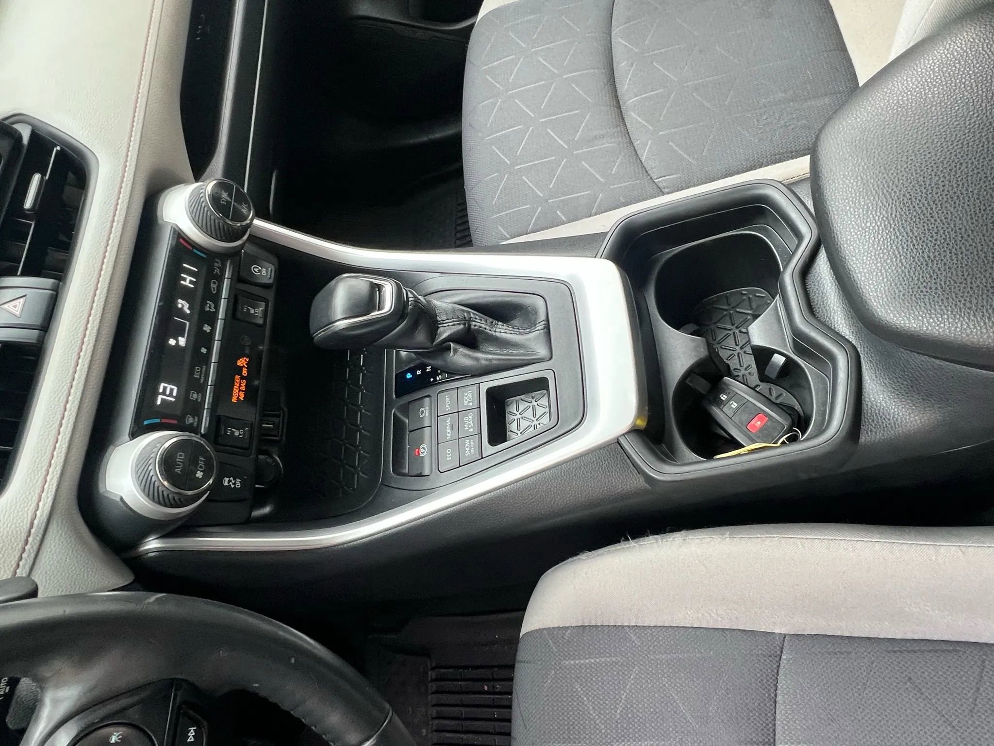 Used 2020 Toyota RAV4 XLE w/ XLE Grade Weather Package image 24