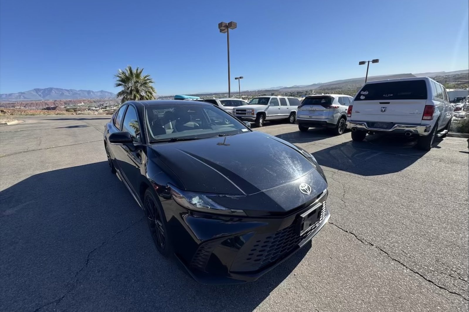 Used 2025 Toyota Camry SE image 7