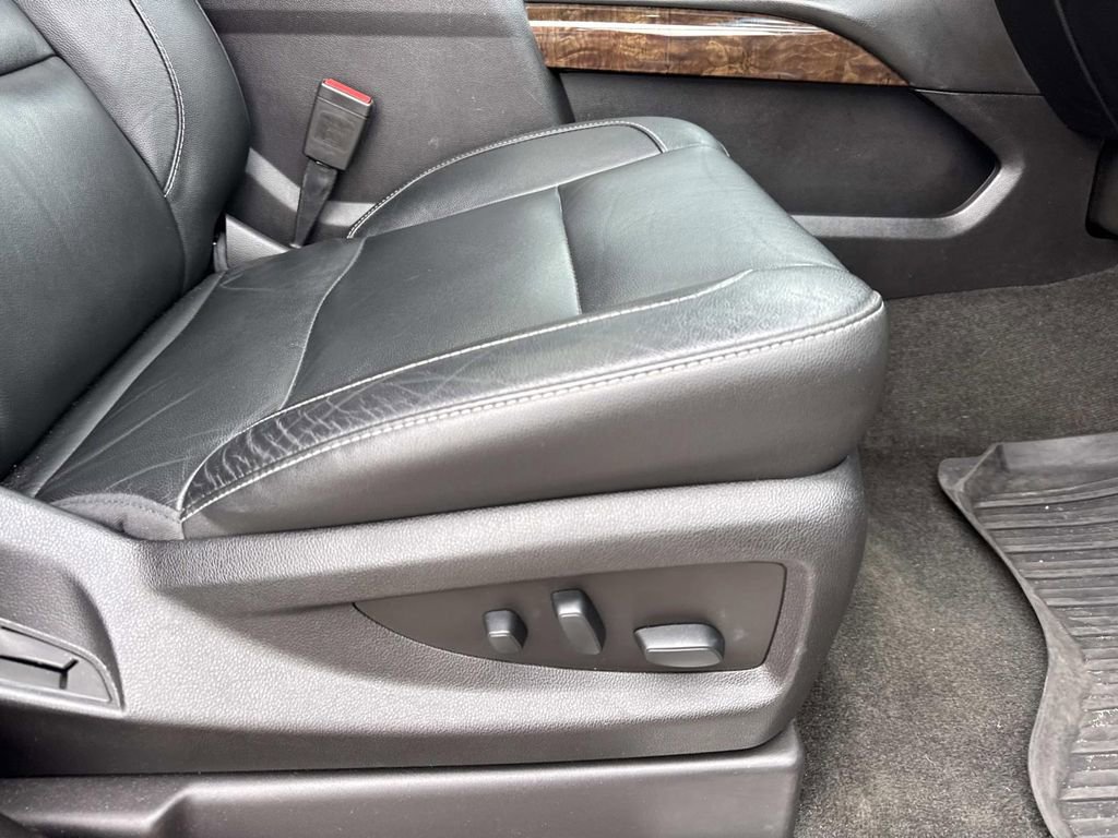 Used 2018 Chevrolet Suburban LT AWD/4WD image 12