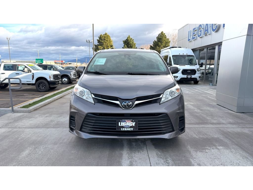 Used 2018 Toyota Sienna LE image 4
