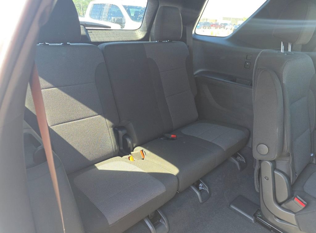 Used 2023 Chevrolet Traverse LT FWD image 14