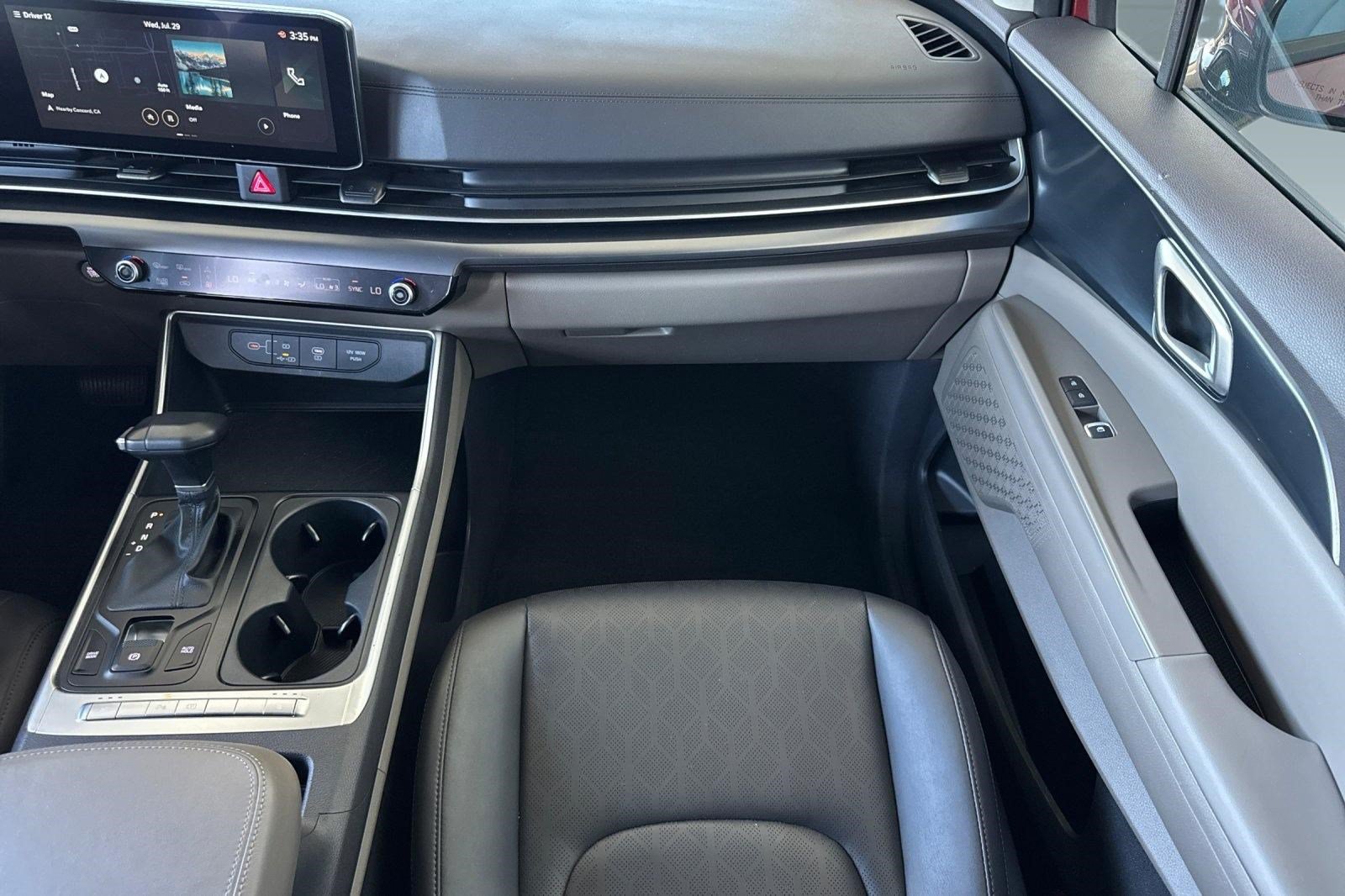 Used 2026 Kia Carnival FWD image 32